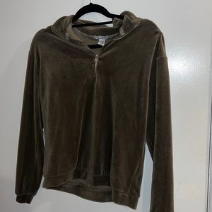 dark green soft quarter zip great condition